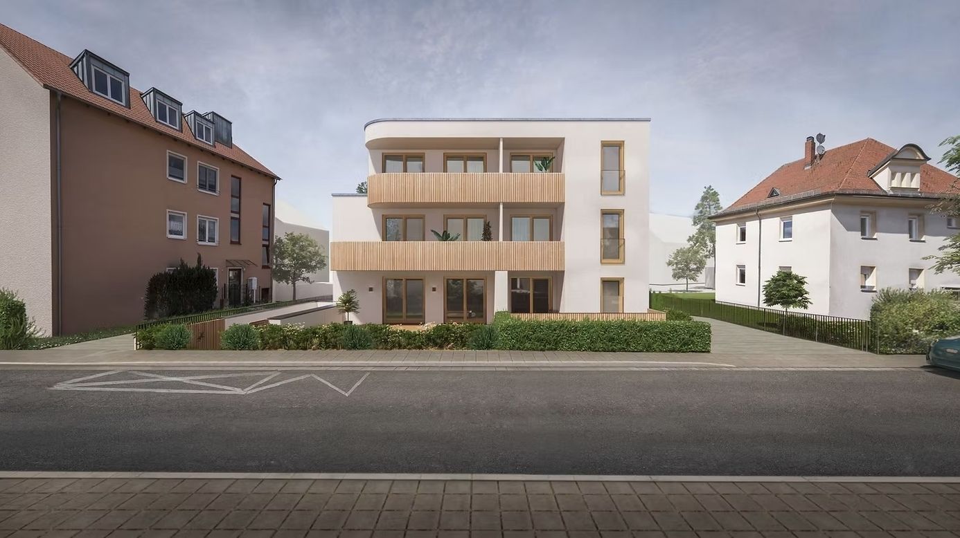 Ansicht eines modernen Wohnhauses mit Holzverkleidung und großen Fenstern.